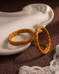 琥珀光澤：手工編織鐲  Amber Luster: Hand-Braided Bangle