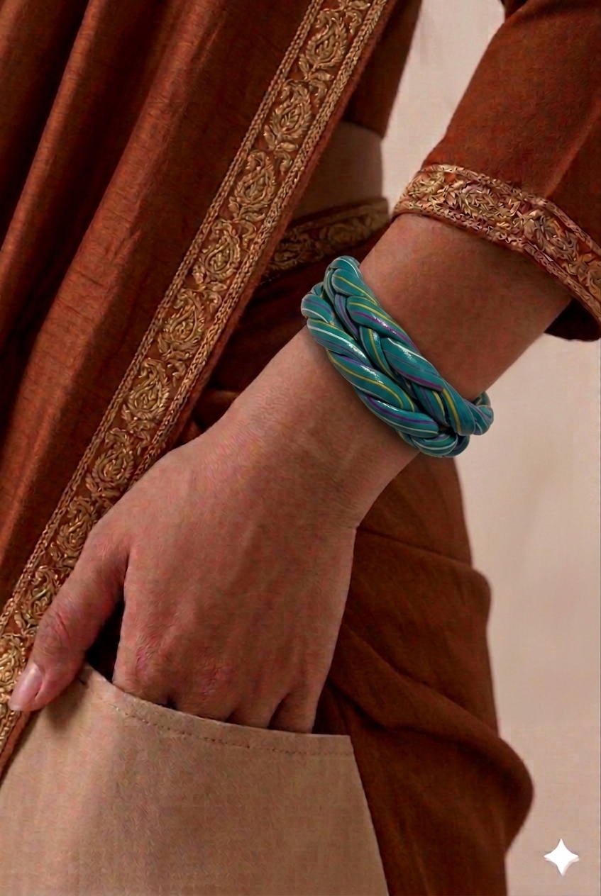 孔雀藍調：手工編織鐲 Peacock Blue Melody: Hand-Braided Bangle