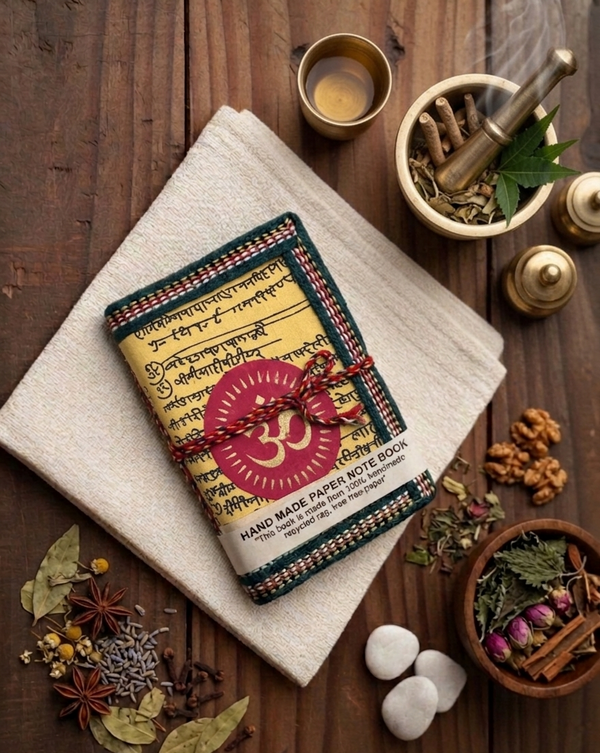 「唵」語：梵文手繪日記 Om Whisper: Sanskrit Hand-painted Diary